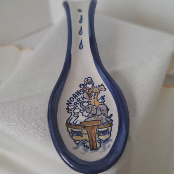 VINTAGE LOUISVILLE STONEWARE NOAHS ARK Blue Rim With Noah and Animals SPOON REST - Picture 1 of 6